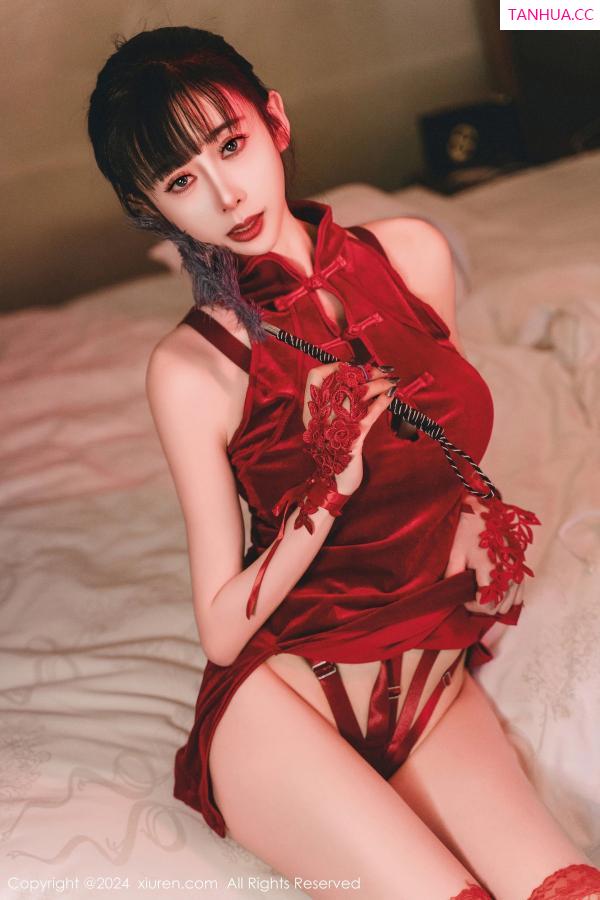   [XiuRen]高清写真图 2024.02.01 No.8047 宝宝甜 新人旗袍第10张图片